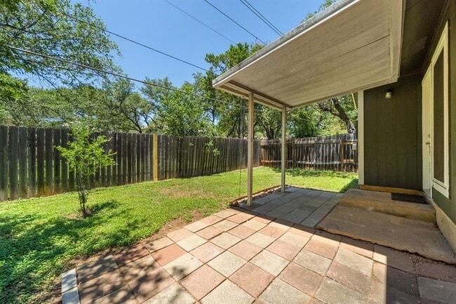 Building Photo - 9618 Sugar Hill Dr