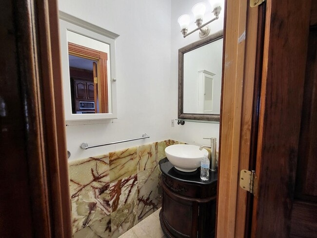 Building Photo - 2014 Vista Ridge Dr