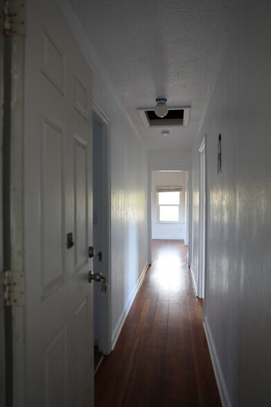 Building Photo - 2720 NE Weidler St