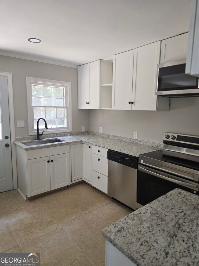 Building Photo - 4201 Lindsey Dr