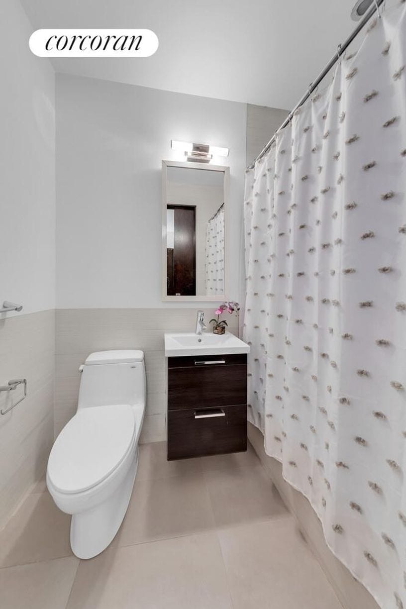 Building Photo - 401 W End Ave