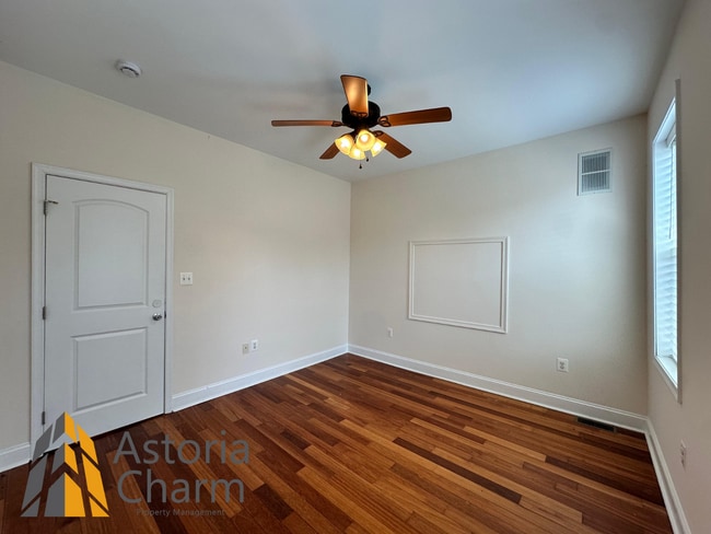 Building Photo - Live in Comfort: Spacious 3 Bedroom 2 Bath...
