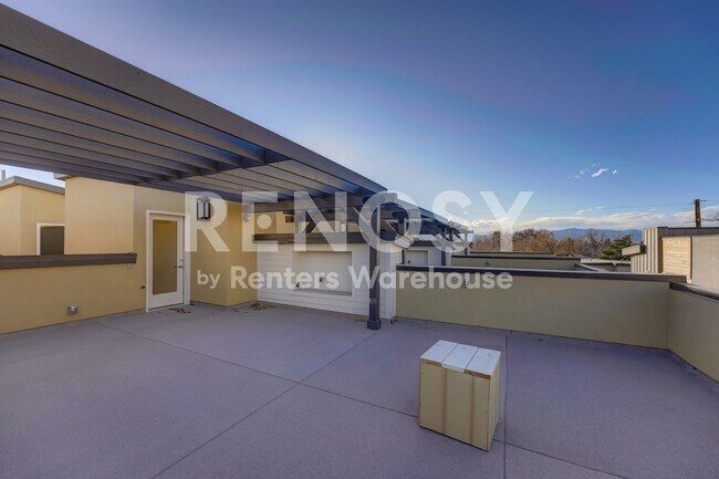 Building Photo - Prime Luxury Berkeley Townhouse with Rooftop Deck AVAILABLE NOW