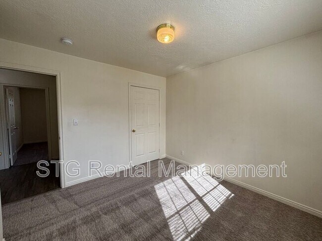 Building Photo - 154 E 100 N