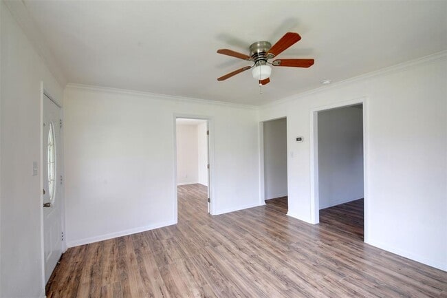 Building Photo - 213 Hosack St