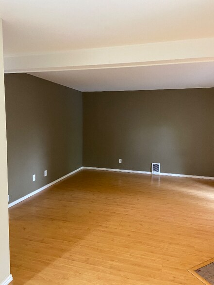 Building Photo - 9470 Redmond - Woodinville Rd NE