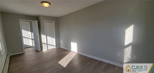 Building Photo - 1 Henry St