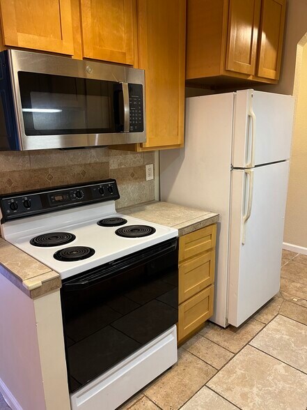 Building Photo - 4081 Clayton Rd