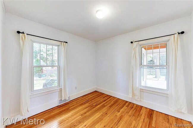 Building Photo - 865 W Marshall St