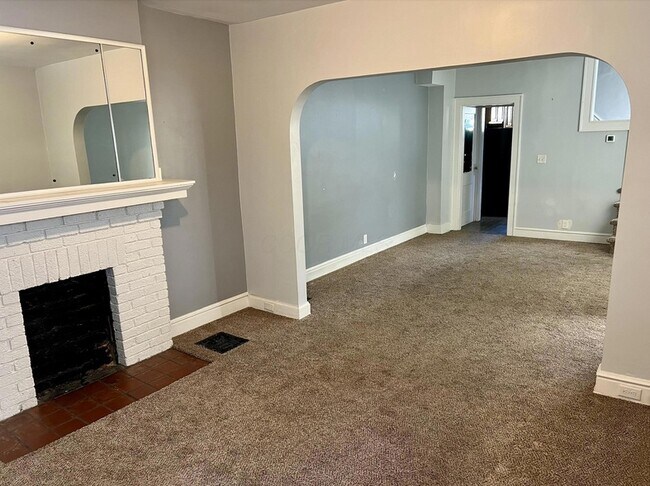 Primary Photo - 212 E Hudson St