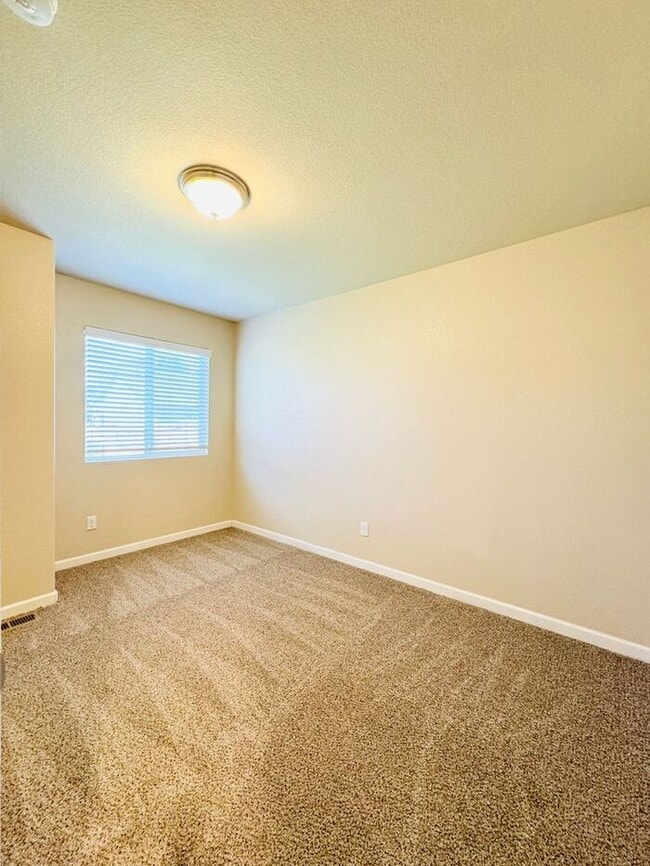 Building Photo - Spacious Ranch Style Home with 3 Bedrooms ...