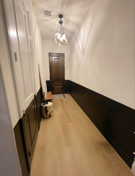 Building Photo - 5513 Traveller Dr