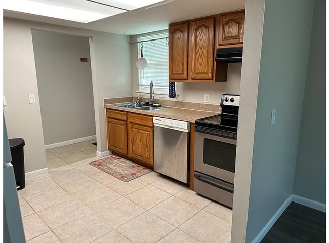 Building Photo - 101 Admiral Cir