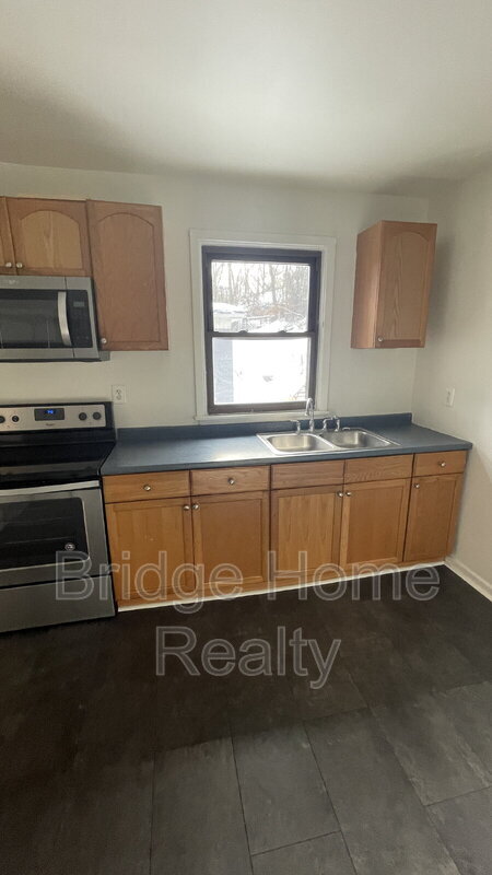 Building Photo - 319 N Balph Ave