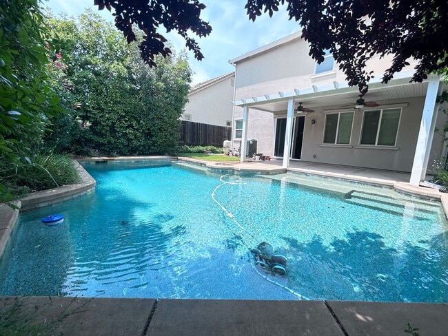 Building Photo - Four Bedroom Three Bathroom Home with a POOL