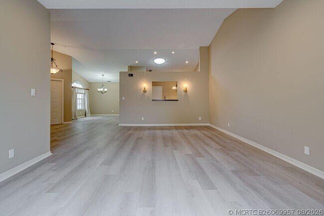 Building Photo - 6183 Floral Lakes Dr