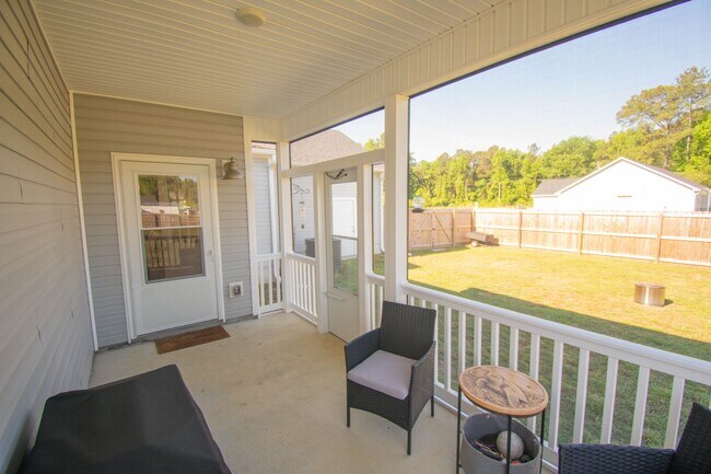 Building Photo - Coming Soon! 3 Bedroom 2.5 Bath - 25 Minutes from Camp Lejeune
