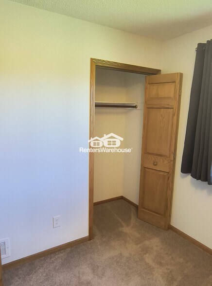 Building Photo - 950 Butte Ct