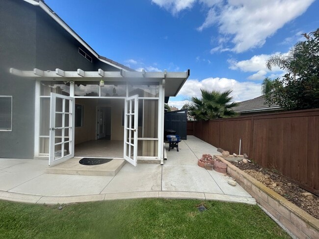 Building Photo - Remodeled Home for Rent in Corona – Sunroo...