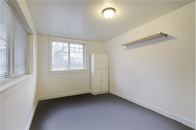 Building Photo - 816 NE 120th St