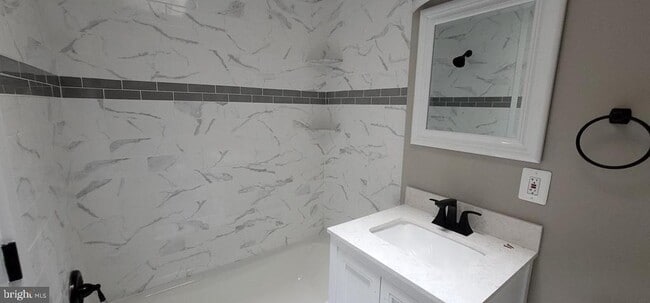 Building Photo - 138 Dale St