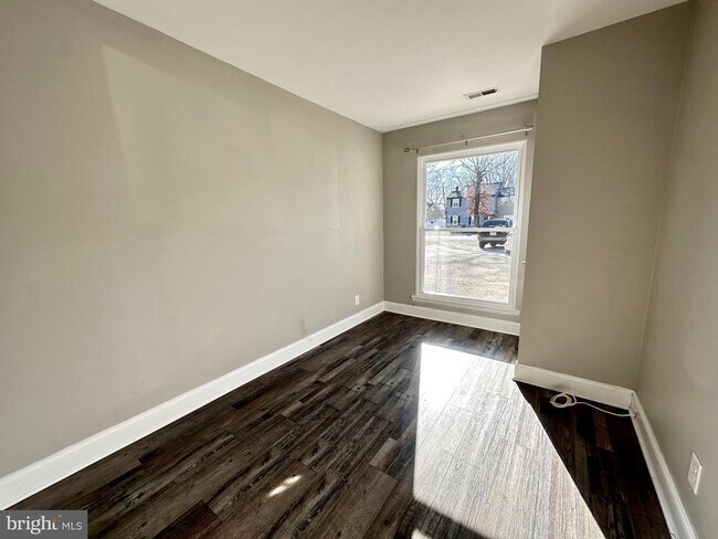 Building Photo - 15 Buttonwood Rd