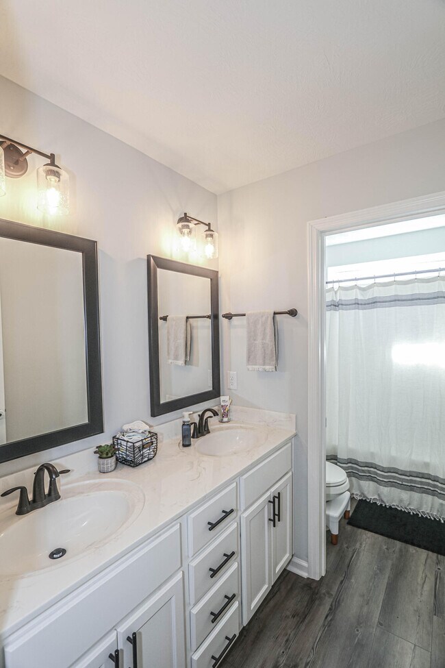 Building Photo - 550 Jensen Ln