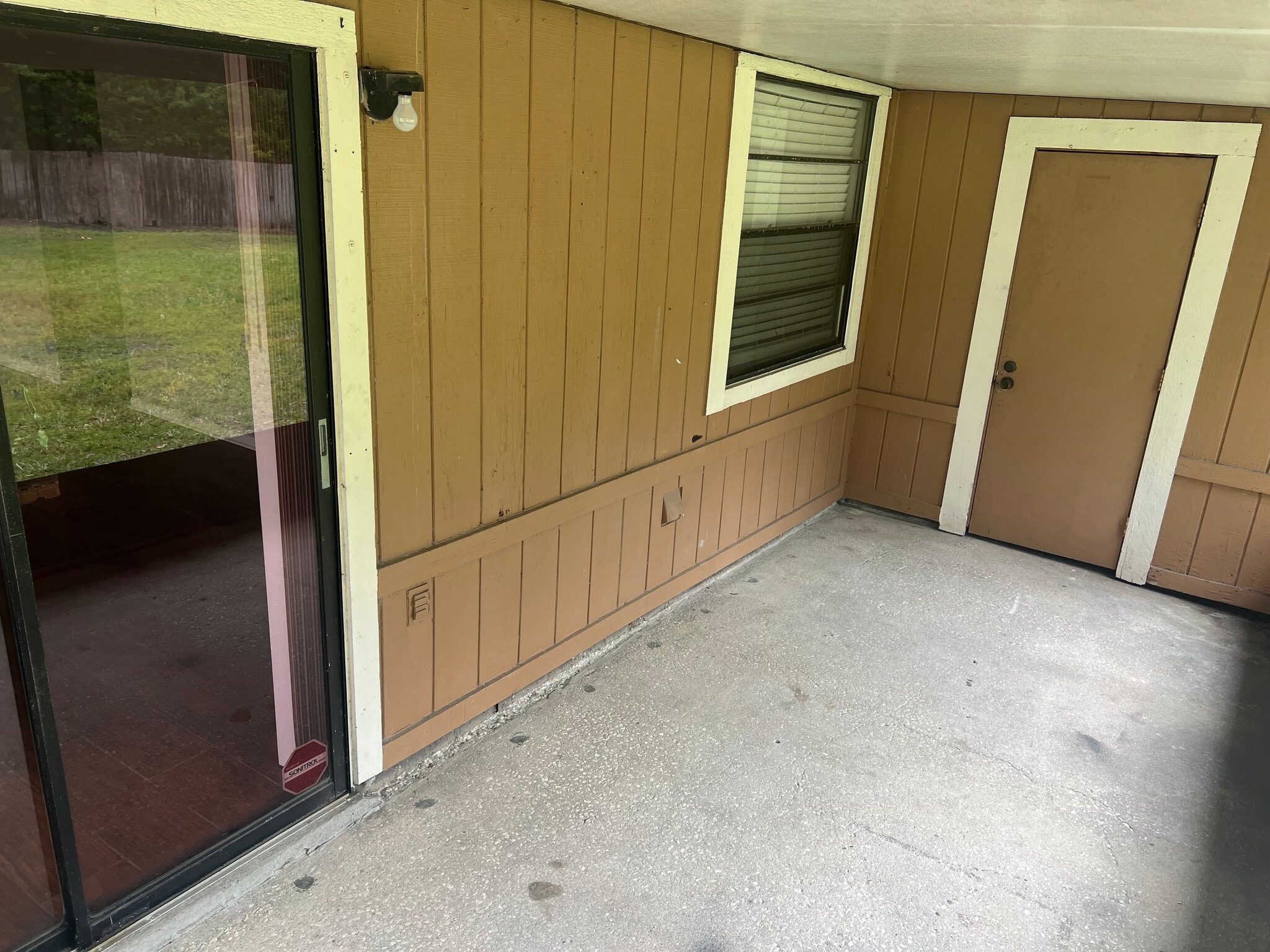 Building Photo - 10101 Lake Oak Cir