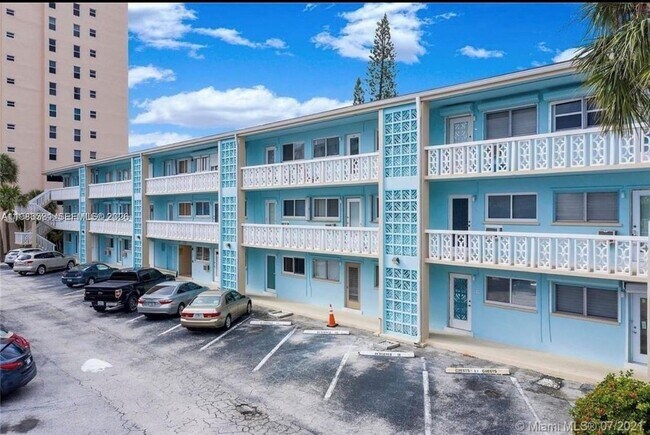 Building Photo - 455 Golden Isles Dr