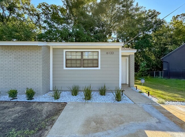 Building Photo - MODERN & Redone 1/1 w/ Tile Floors Throughout, Stainless Appliances, Granite Counters, Washer/Dry...