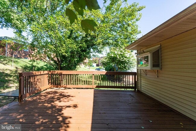 Building Photo - 4203 Lyons St