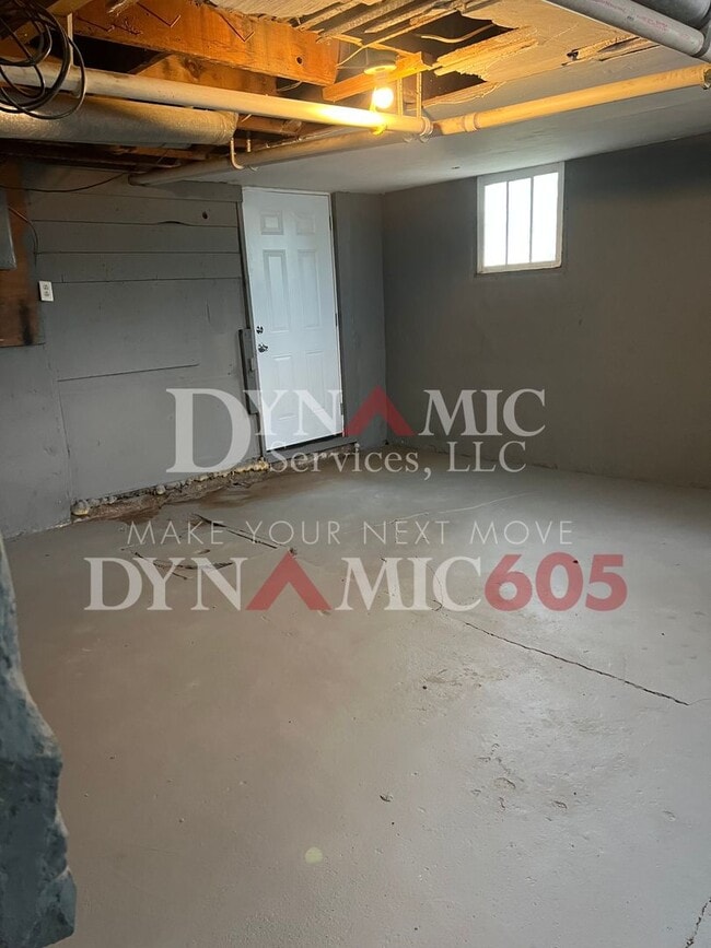 Building Photo - 3BR/1BA Single Family House For Rent
