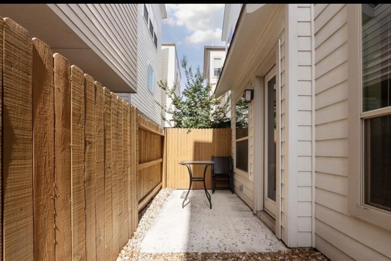outdoor area - 3839 Harry Wurzbach Rd