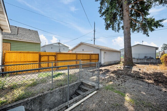 Building Photo - Northeast Spokane Home - Completely Remode...
