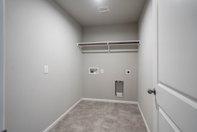 Building Photo - 7616 Silver Crk Ct