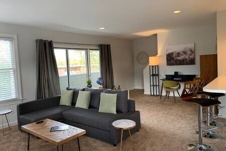 Building Photo - Fully Furnished!