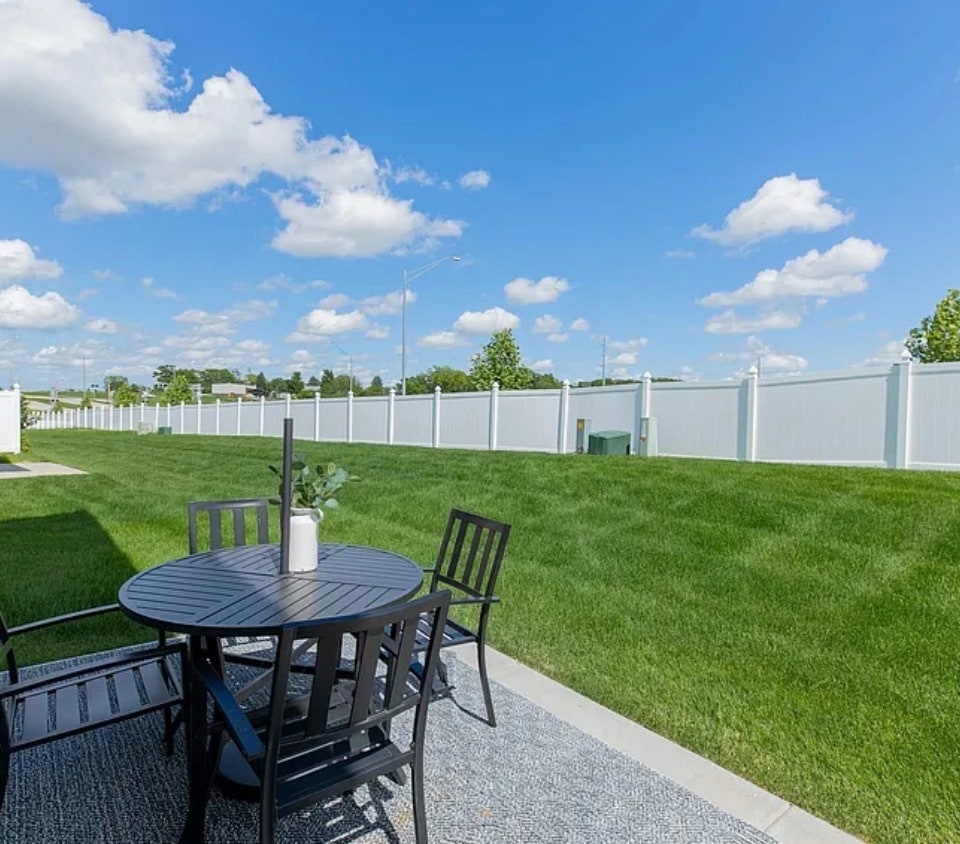 Building Photo - 8767 Ridge Hollow Dr