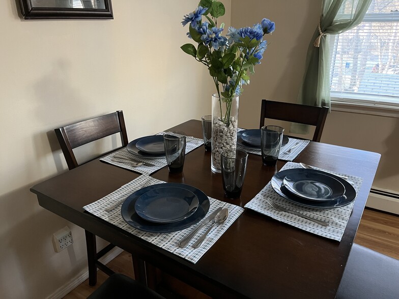 Dining area - 16 Caesar Dr