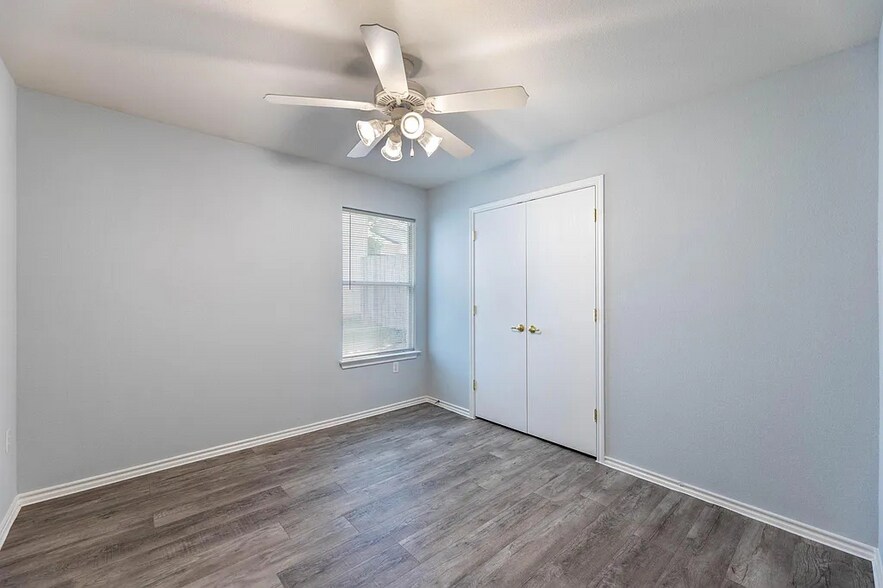 bedroom 2 - 8719 Davis Oaks Trl