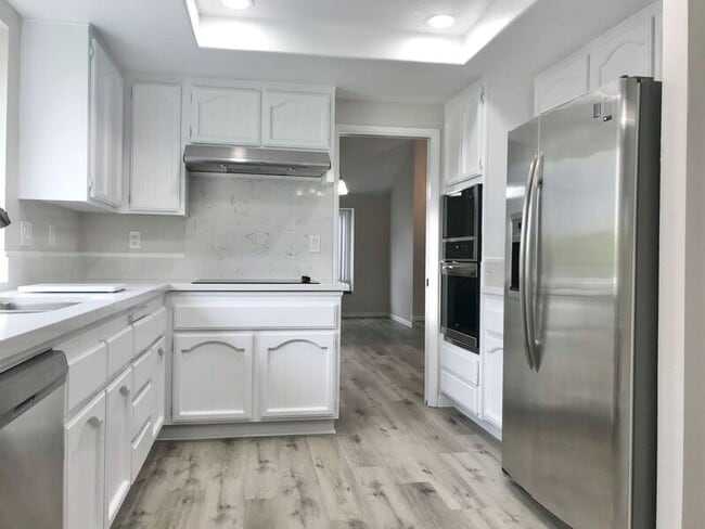 Building Photo - 28582 La Cumbre