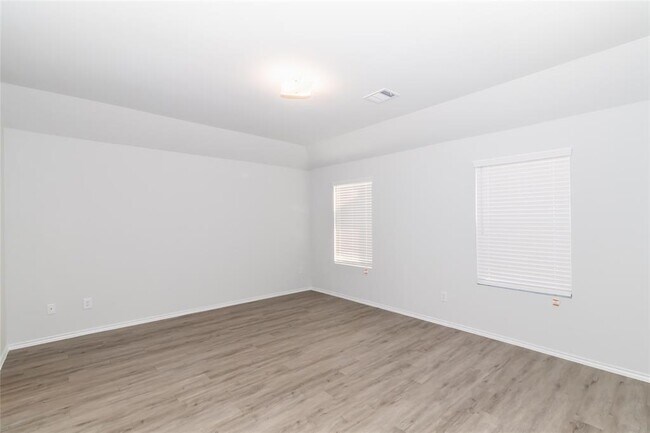 Building Photo - 8802 Livings St