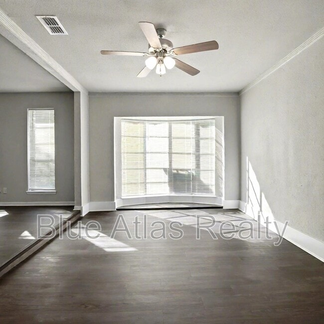 Building Photo - 1613 Continental Dr