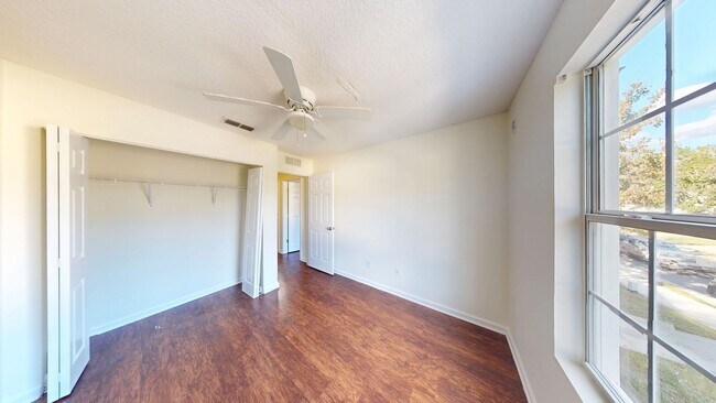 Building Photo - 3BR/ 2.5BA TOWNHOME With Garage - Timmerma...