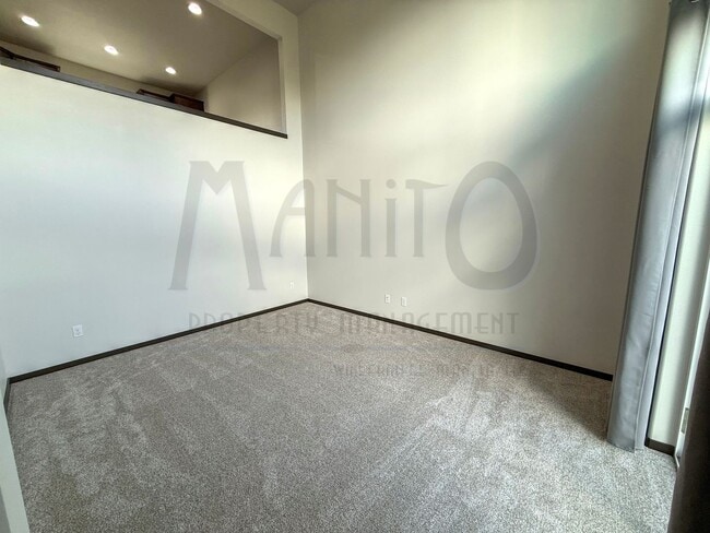 Building Photo - Kendall Yards Townhouse