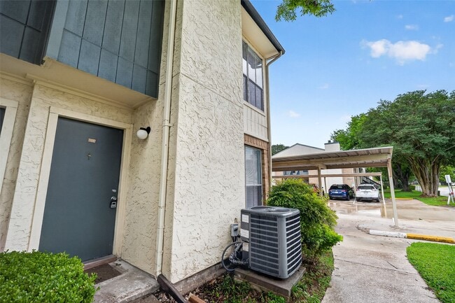 Building Photo - 250 El Dorado Blvd