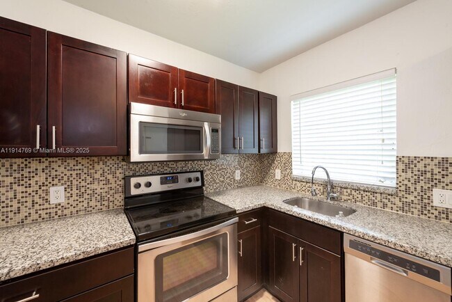 Building Photo - 7620 SW 55th Ave