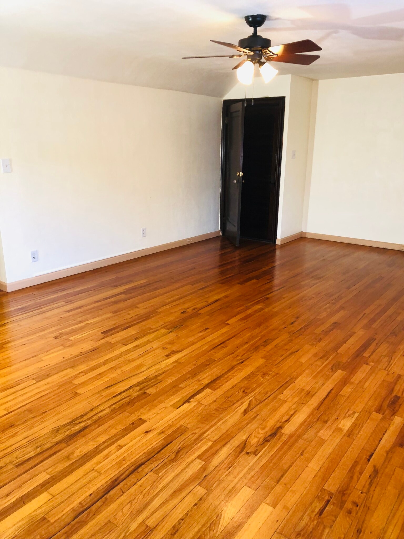 Building Photo - 735 Lincolnway E