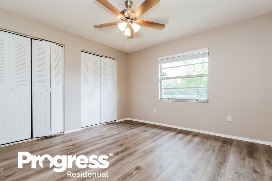 Building Photo - 4910 Hi Vista Cir