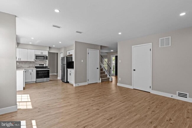 Building Photo - 203 Commonwealth Dr
