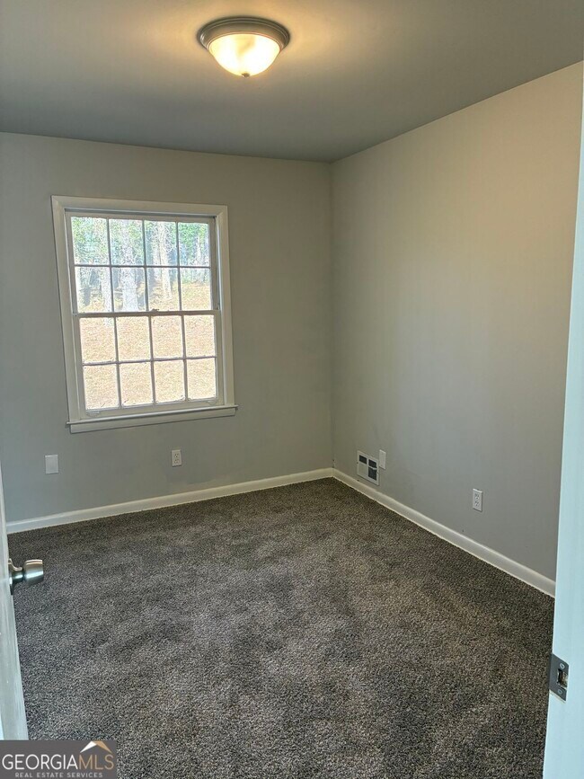 Building Photo - 3992 Maplewood Dr